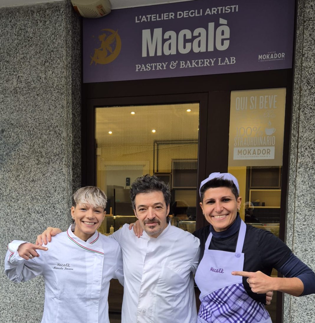 Manuela Fensore, Stefano Cirignotta e Carmen Clemente all'ingresso di Macale (foto concessa)